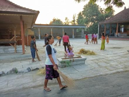 GIAT BERSIH DI WILAYAH DESA TINGA-TINGA