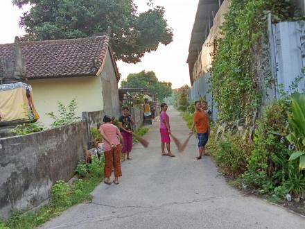 GIAT BERSIH DI WILAYAH DESA TINGA-TINGA