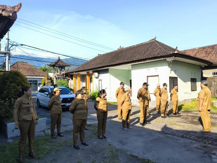 Apel Perbekel bersama Perangkat Desa dan Staf